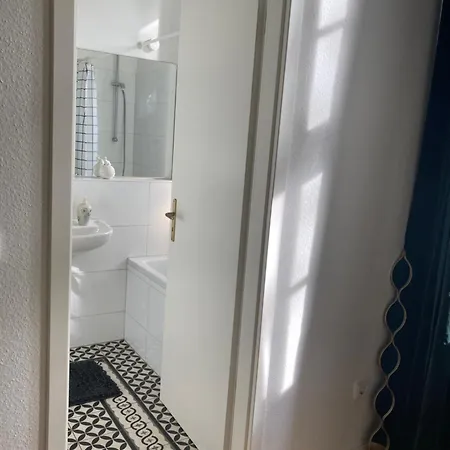 3 Zimmer-lounge In Suelz Mit Kueche, Balkon, 2 Baeder, 00320 Cologne