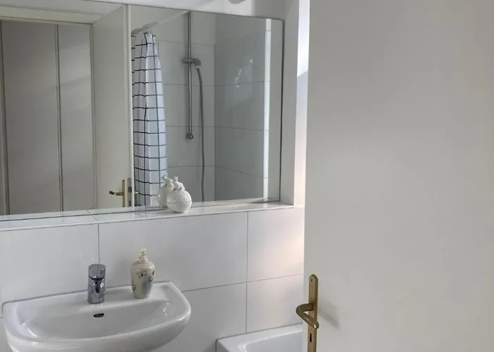Apartamento 3 Zimmer-lounge In Suelz Mit Kueche, Balkon, 2 Baeder, 00320 Colonia
