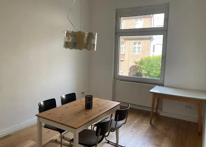 3 Zimmer-lounge In Suelz Mit Kueche, Balkon, 2 Baeder, 00320 Colonia